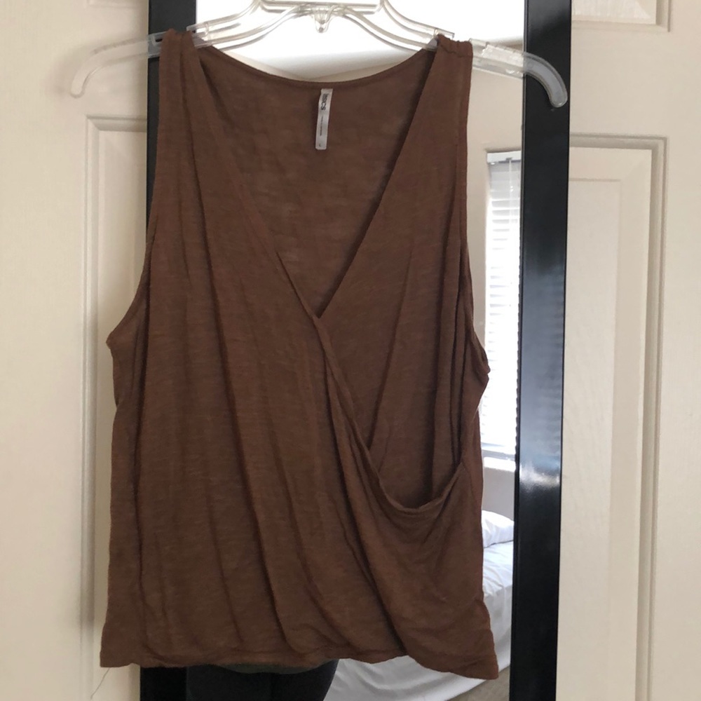 3/$10 Tresics Brown Tee Sz L
